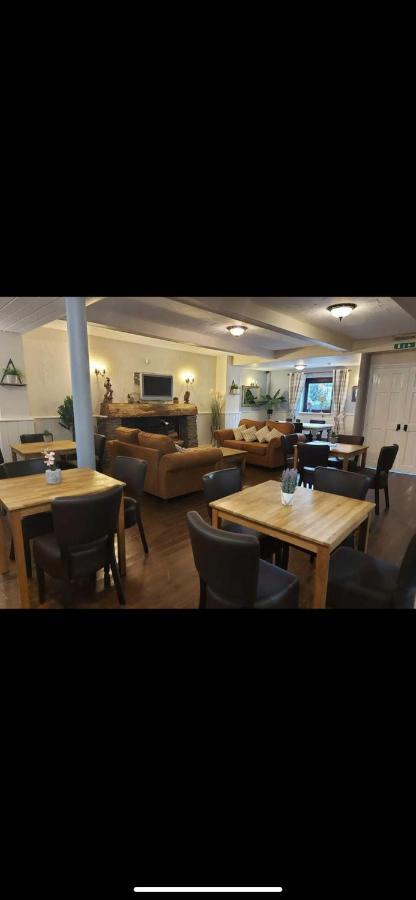 The Countryman Inn Лантрісант Екстер'єр фото